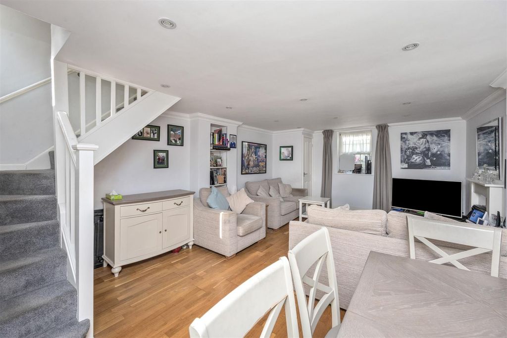 Property photo 1 of 17 Living Room