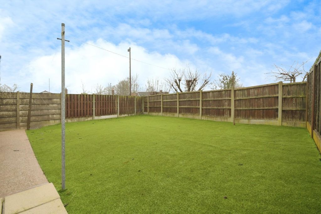 Property photo 2 of 13 Rear Garden 02.Jpg