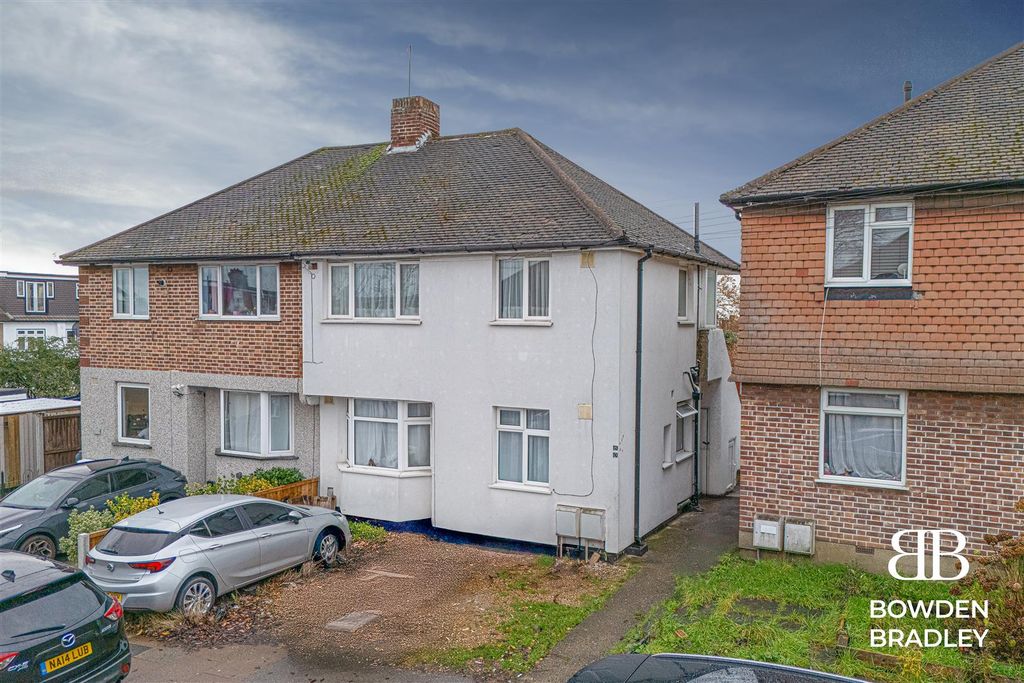 Property photo 1 of 10 Front