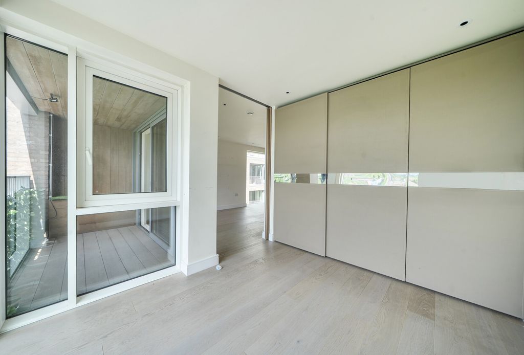 Property photo 1 of 10 1472466-12-6A2150...