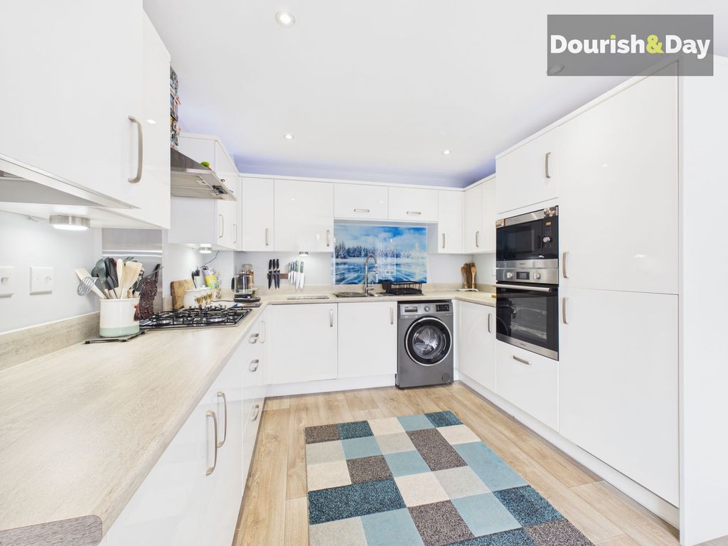 Property photo 2 of 33