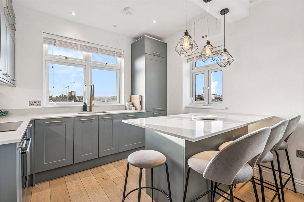 Property photo 2 of 10 Kitchen/Dining Area