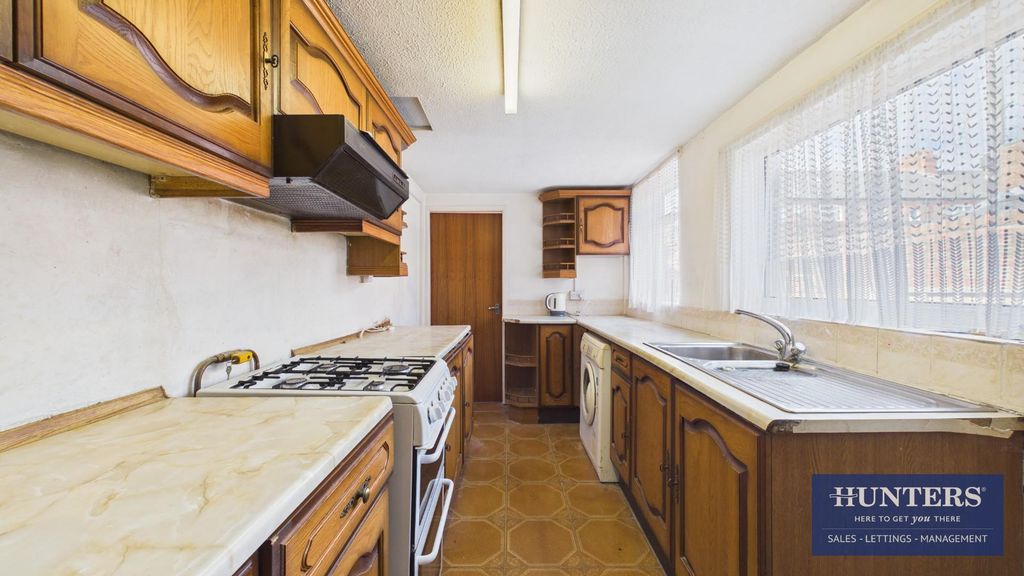 Property photo 3 of 15 Kitchen