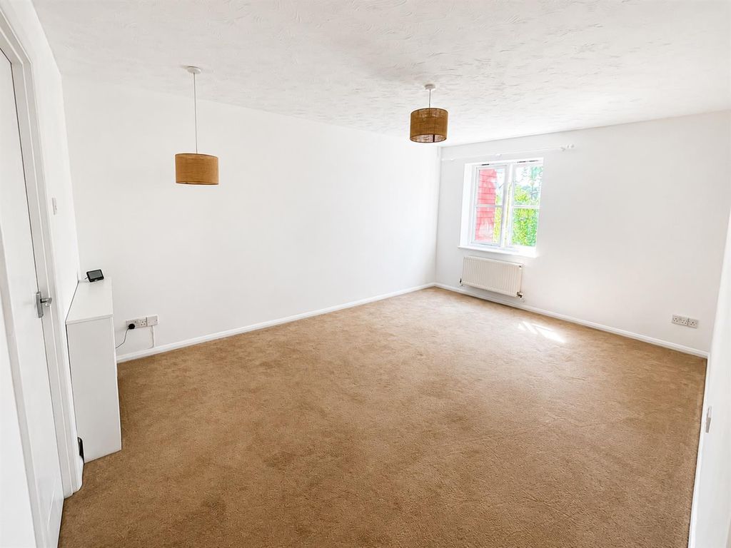 Property photo 1 of 7 Living Room.Png