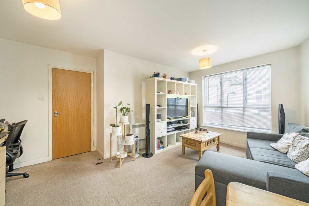 Property photo 3 of 6