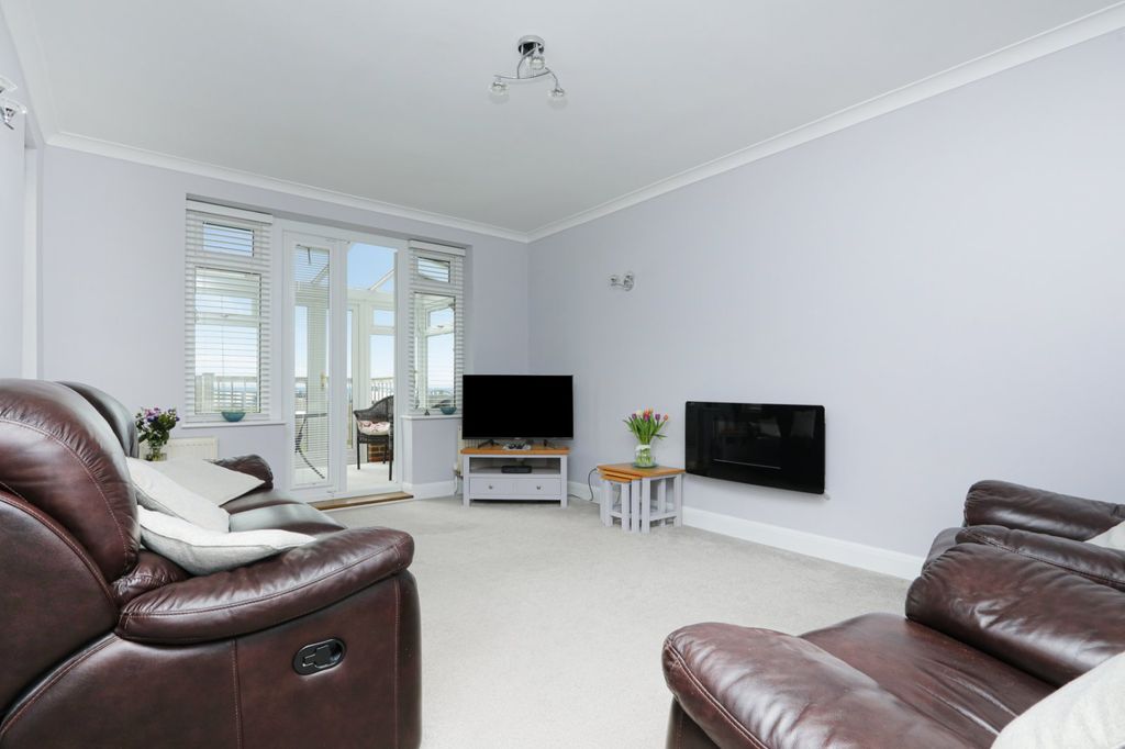 Property photo 3 of 18 Picture 3