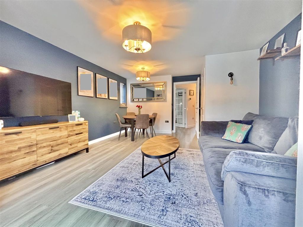 Property photo 3 of 24 Buck Lounge Tu.Jpeg