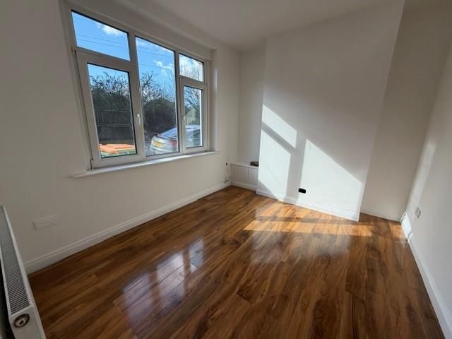 Property photo 3 of 14 Livingroom.Jpg