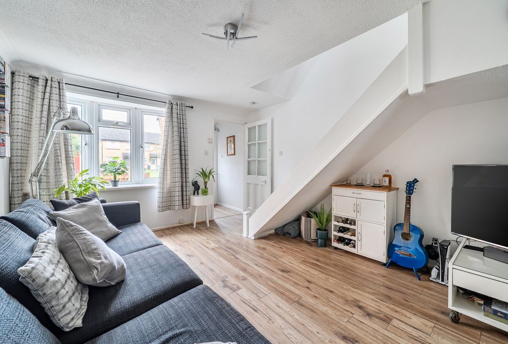 Property photo 3 of 11 1396219-12-696664...