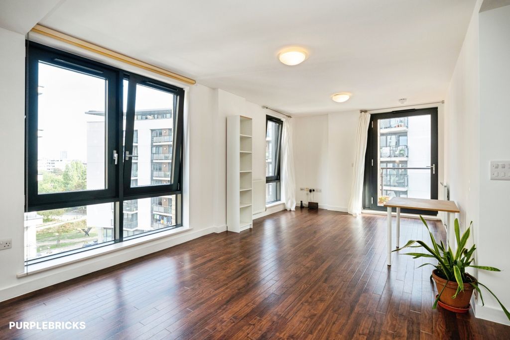 Property photo 1 of 11 Lounge/Dining Room