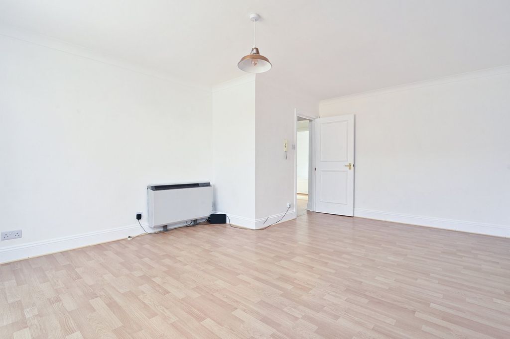 Property photo 3 of 12 Picture No. 04