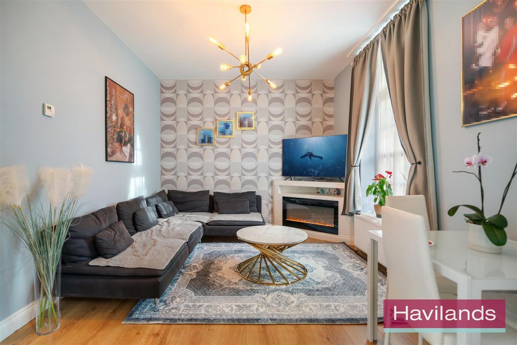 Property photo 3 of 12 Seacole Lodge-8.Jpg