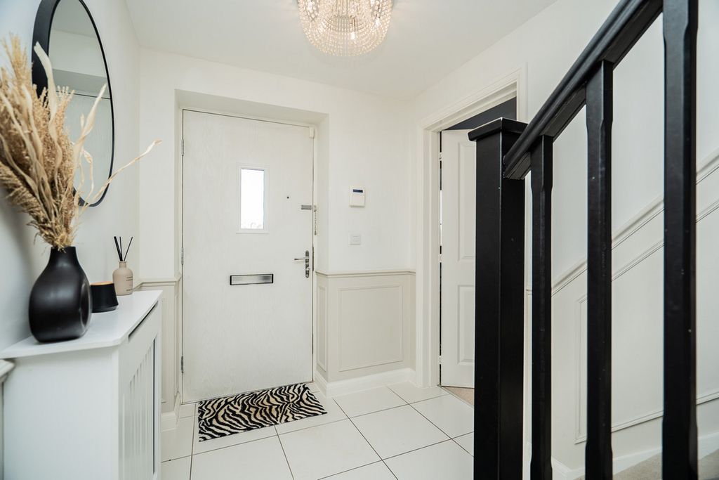 Property photo 3 of 27