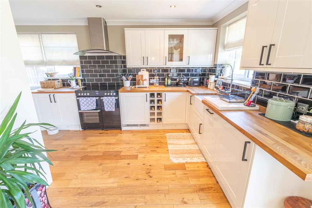 Property photo 3 of 16 Kitchen Diner