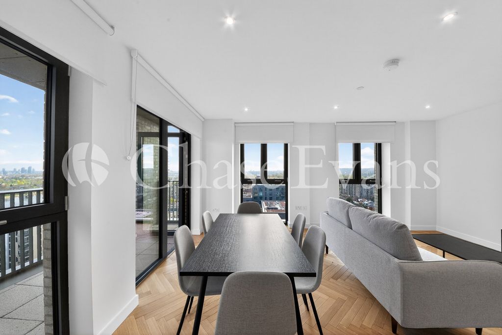 Property photo 2 of 22 Living