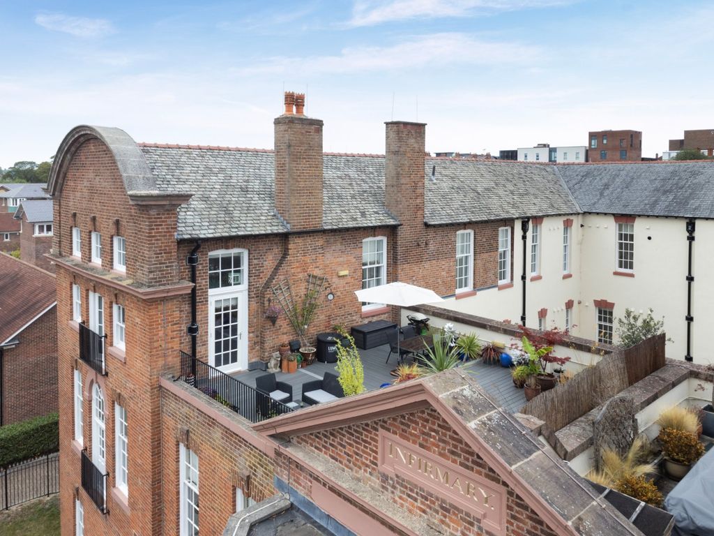 Property photo 2 of 17 Roof Terrace (Drone)
