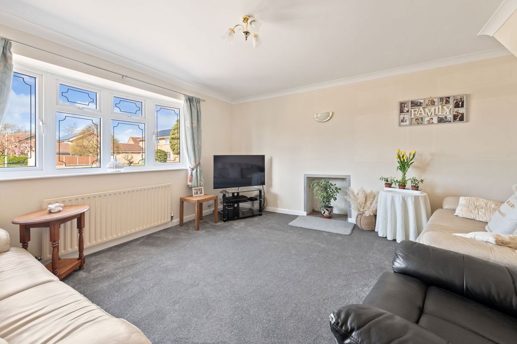 Property photo 2 of 33