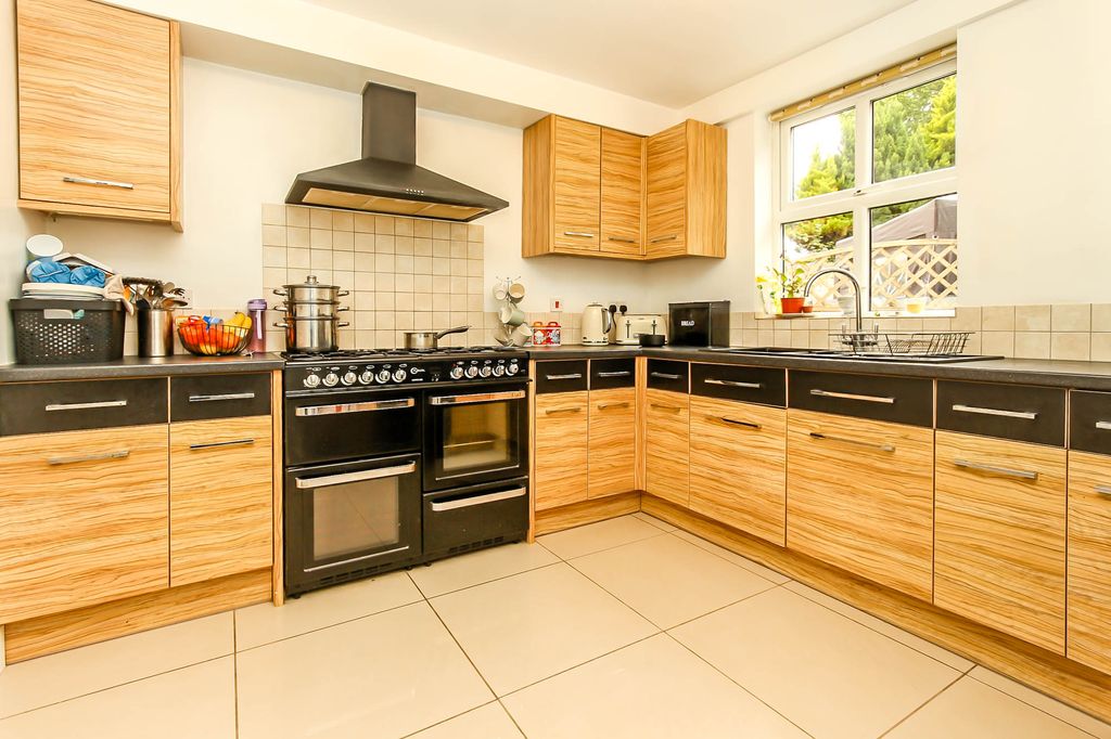 Property photo 2 of 12 Kitchen