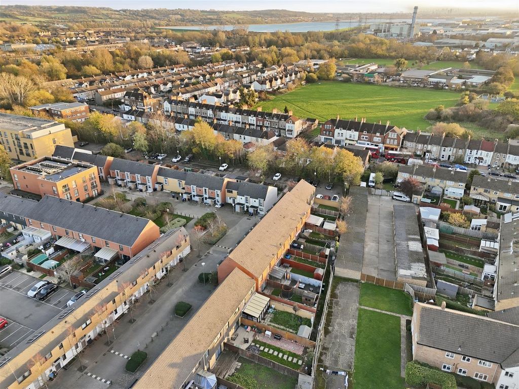 Property photo 2 of 26 Dji_20251117153758_0022_D.Jpg