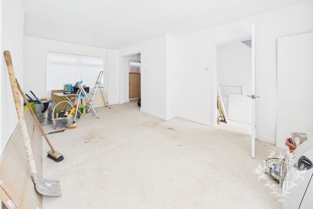 Property photo 2 of 9 Living Dining Room