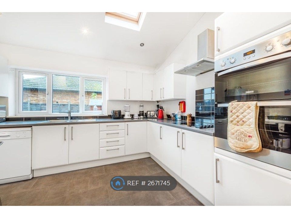 Property photo 2 of 8 Kitchen