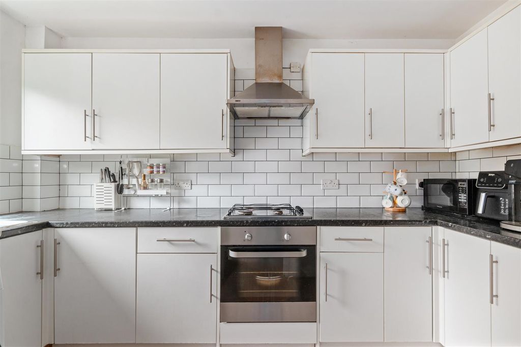 Property photo 3 of 12 Kitchen