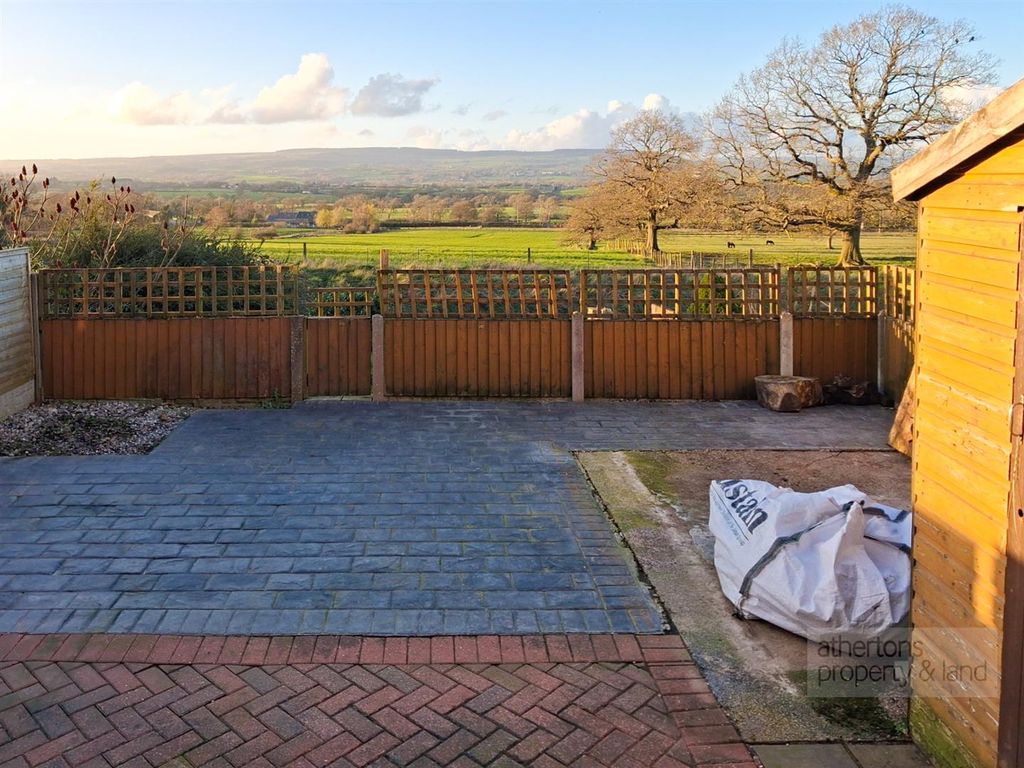 Property photo 2 of 16 8Ec13247-9A60-402d-Bba3-3E159Ec9Af2c.Jpg