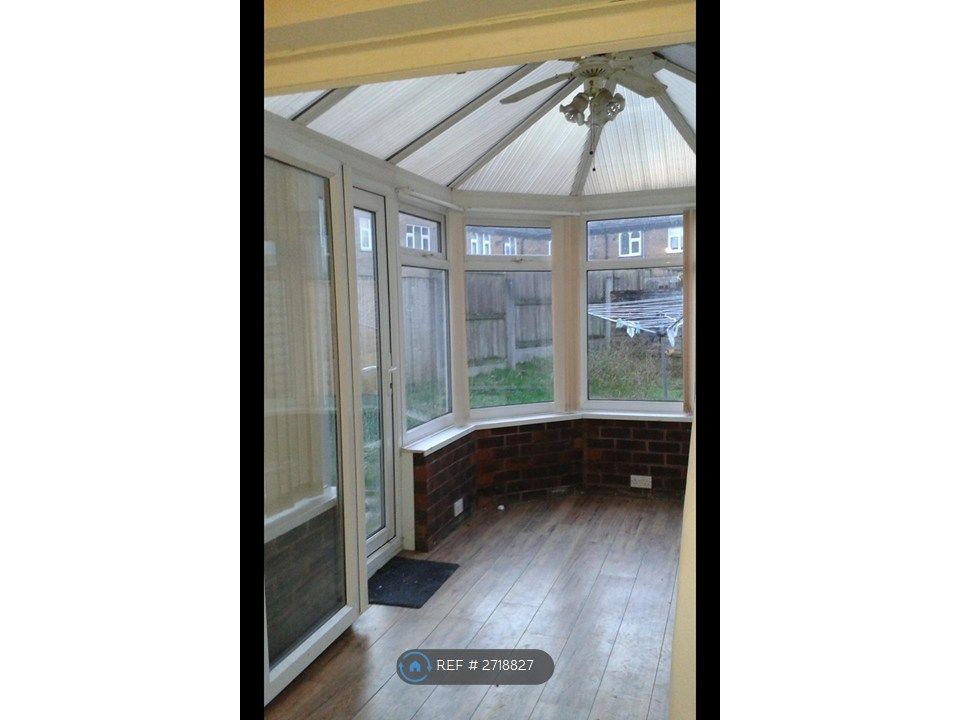 Property photo 3 of 12 Conservatory