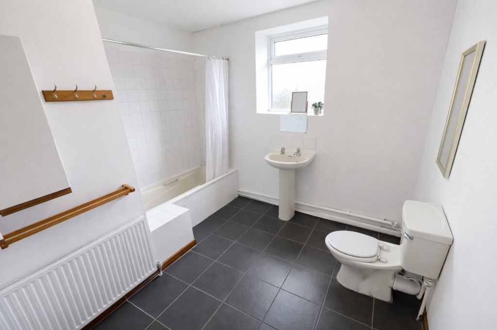 Property photo 3 of 5 Photo 4