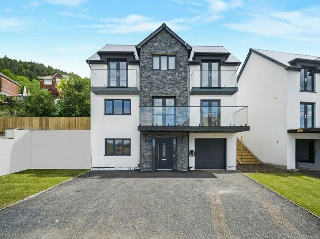 Property photo 1 of 38 Main Dwelling
