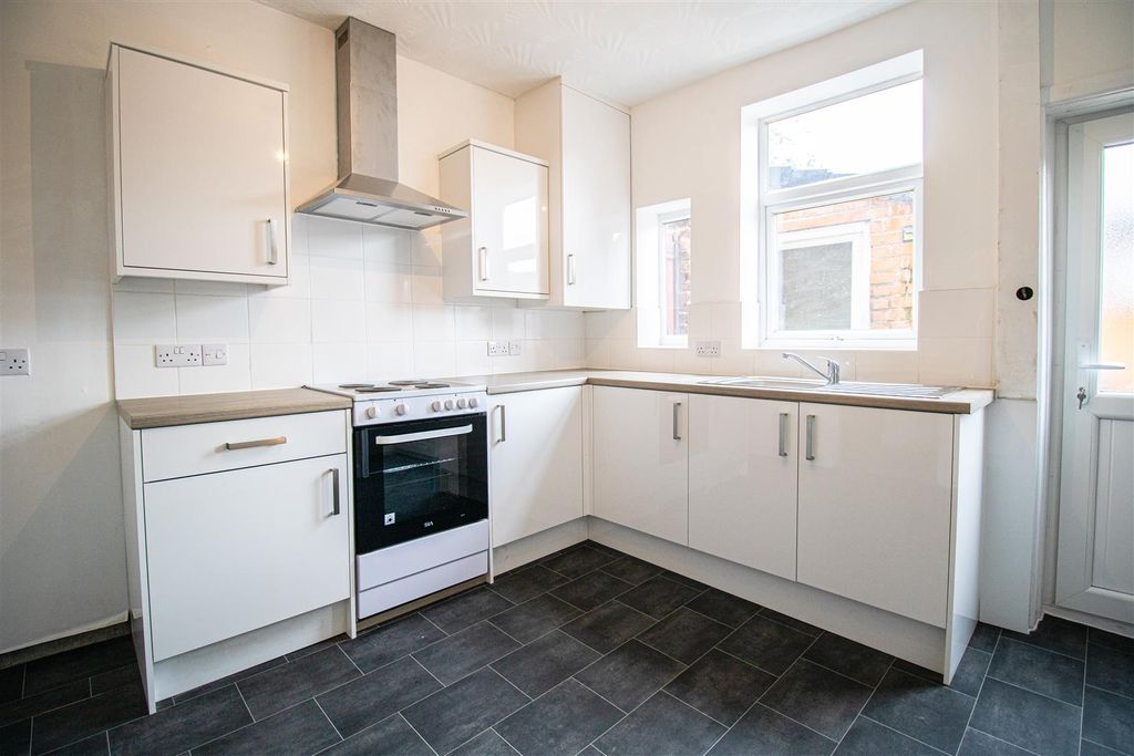 Property photo 3 of 7 Kitchen