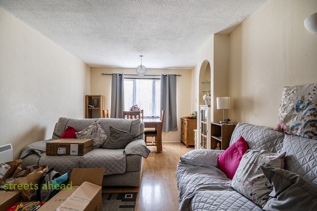 Property photo 1 of 17 152Bc78d-40ce-42d...