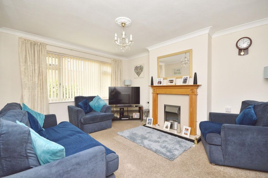 Property photo 2 of 16 Sitting Room