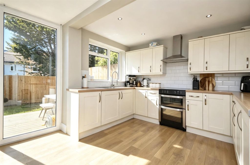 Property photo 2 of 14 Kitchen / Breakfast Room