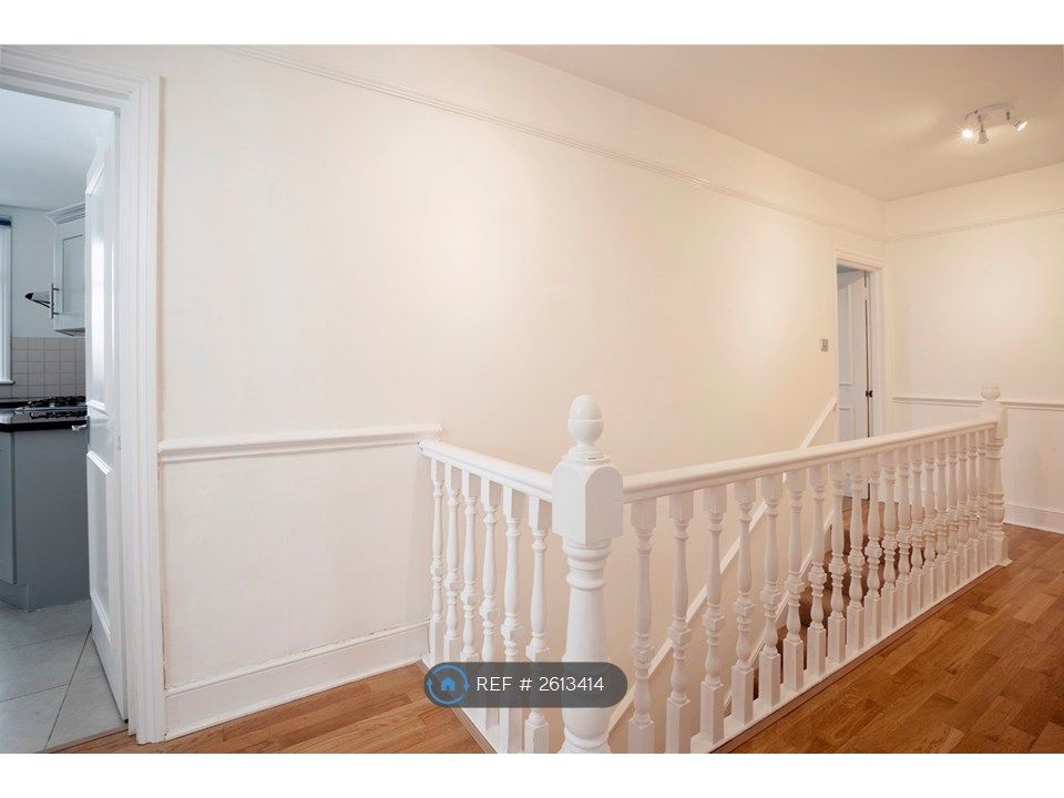Property photo 3 of 14 Hall
