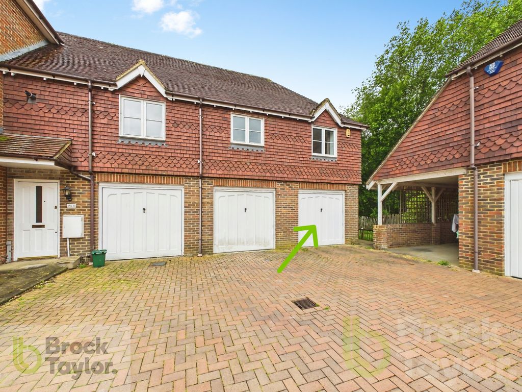 Property photo 2 of 16 Garage