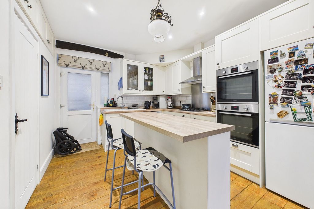 Property photo 2 of 21