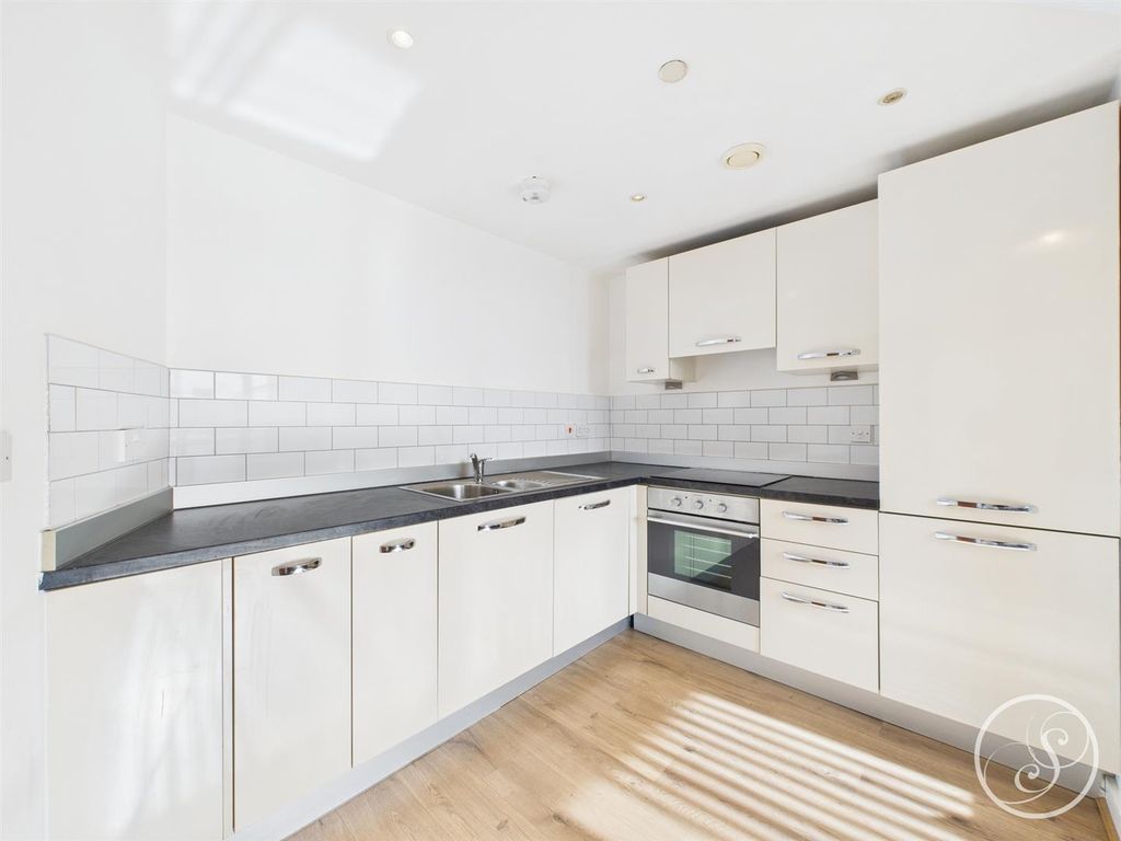 Property photo 2 of 12 Cam02071G0-Pr0524-Still003.Jpg