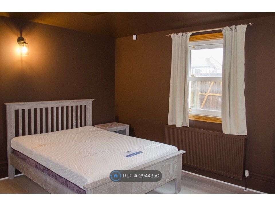Property photo 1 of 12 Room 1
