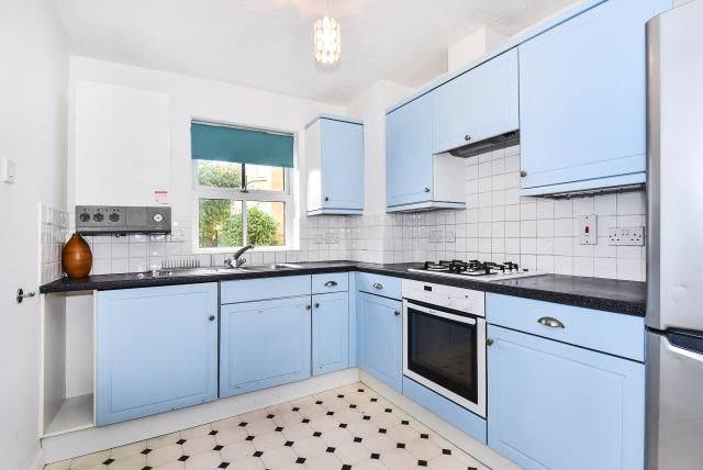 Property photo 3 of 10 Kitchen