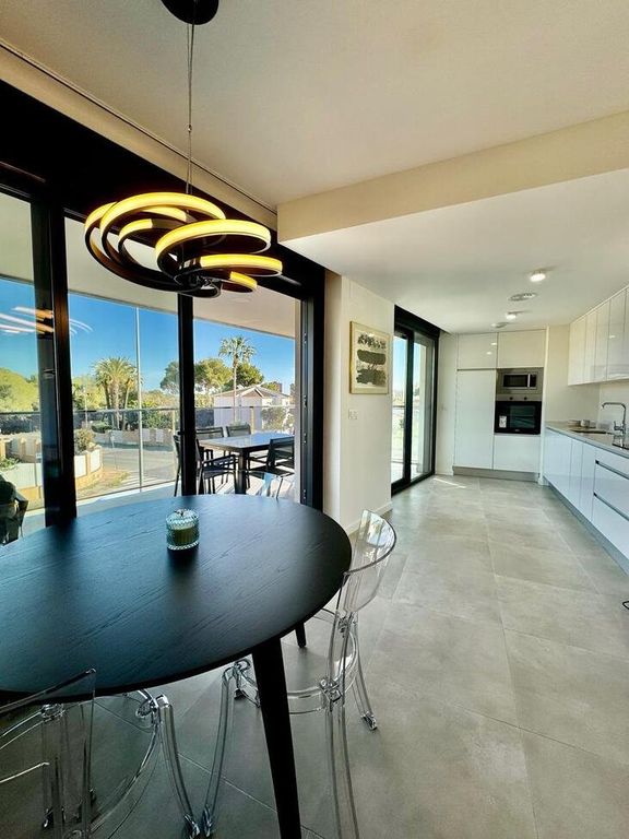 Property photo 1 of 33