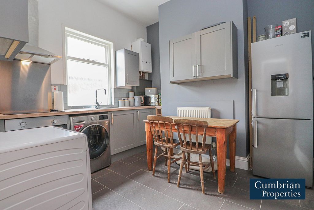 Property photo 2 of 15 Dining Kitchen