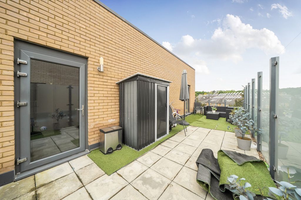 Property photo 1 of 18 1455554-14-6A01E8...