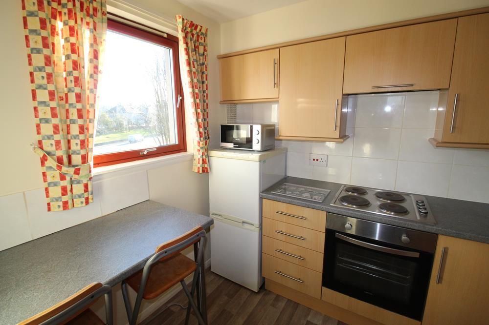 Property photo 2 of 7 Kitchen 1