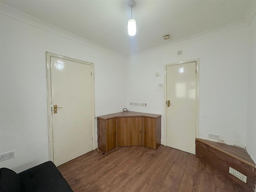 Property photo 2 of 10 Whatsapp Image 2025-10-02 At 3.41.43 Pm (2).Jpeg