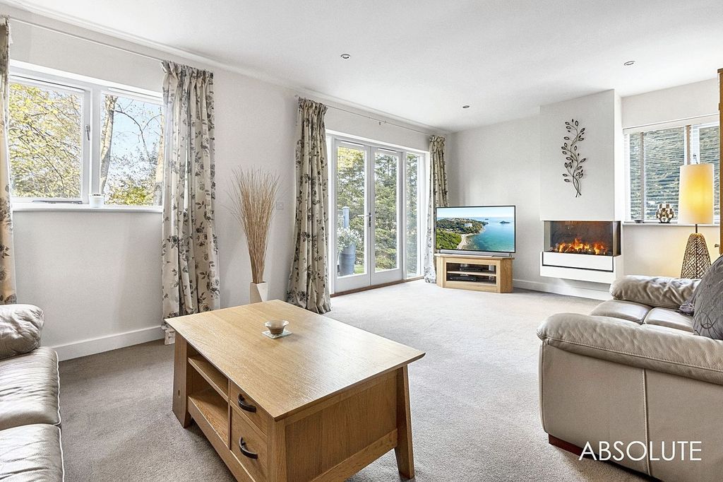 Property photo 3 of 32