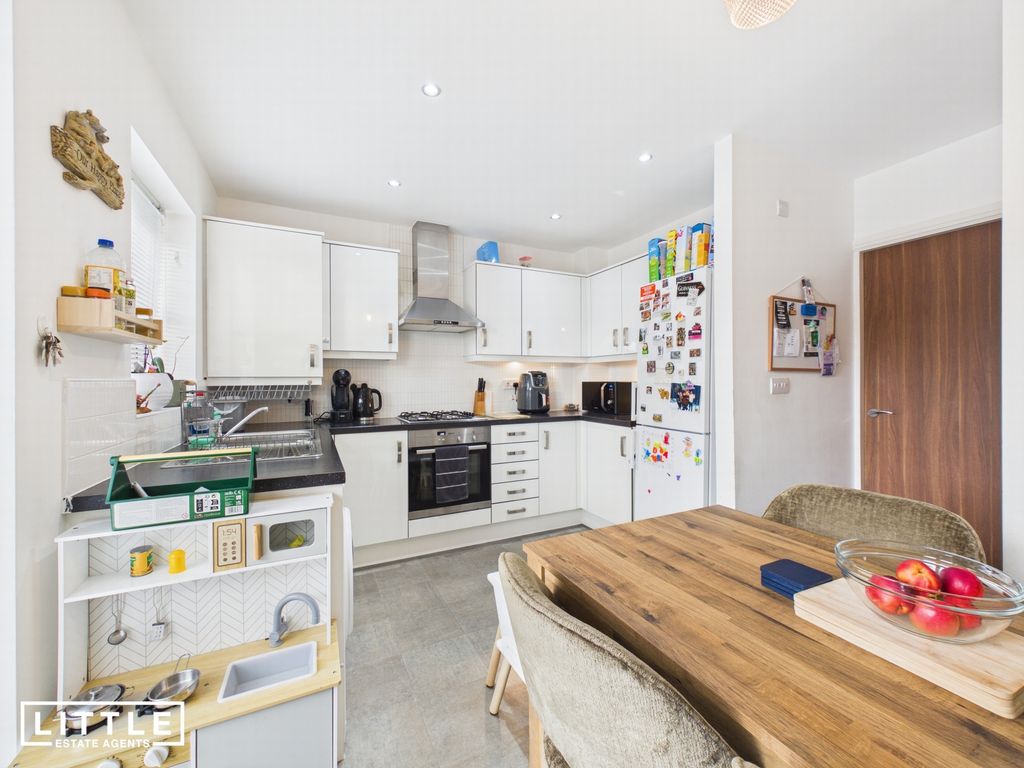 Property photo 3 of 32 Photo 11