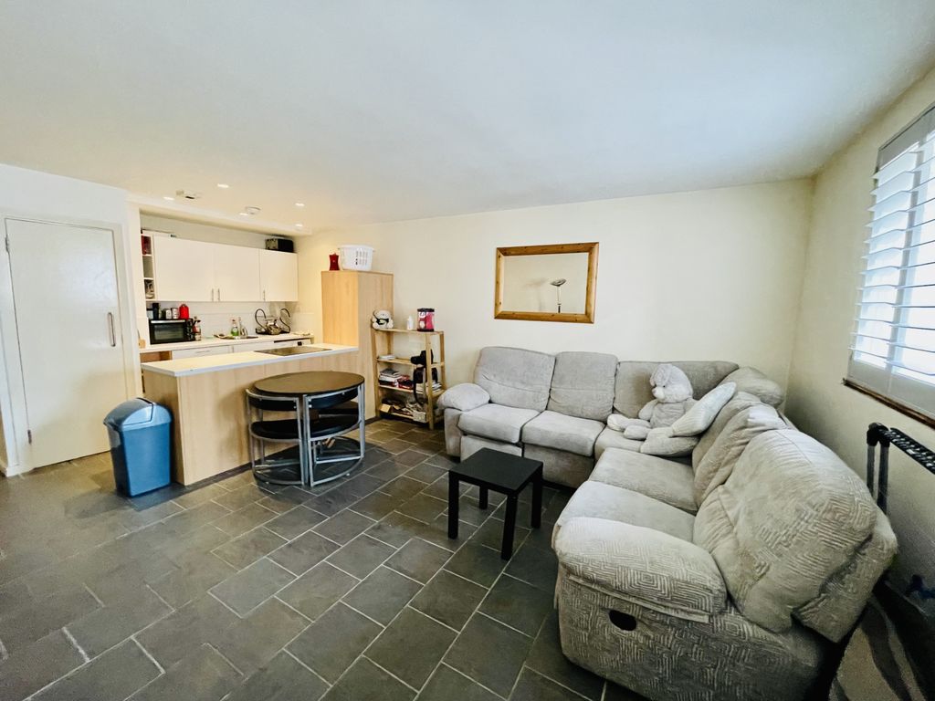 Property photo 1 of 11 Fantastic City Centre Investment Property.