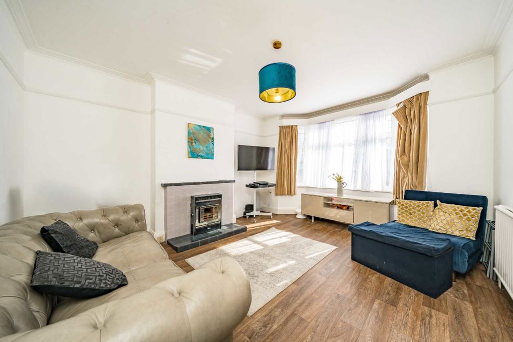 Property photo 2 of 8