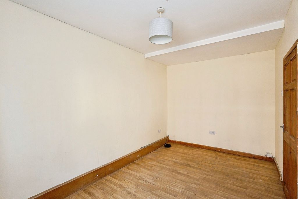 Property photo 3 of 9 Living Room (1)